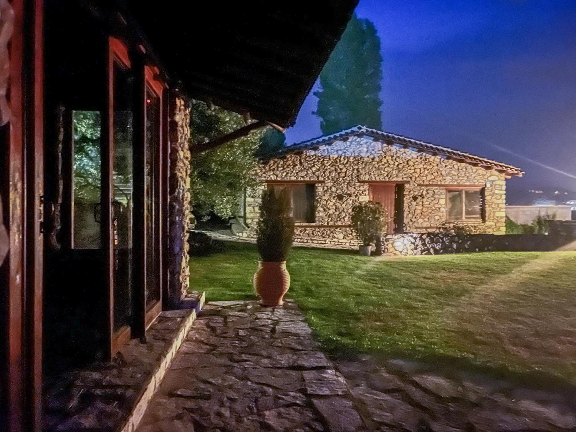 The Little Stone House By The Lake 카스토리아 외부 사진